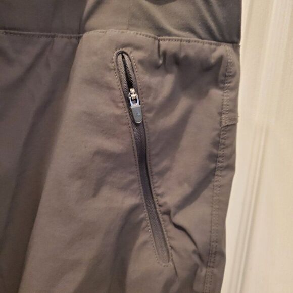 Eddie Bauer Dri-fit Capri pants Side zip pockets & Drawstring waist Size 12 - Picture 2 of 6